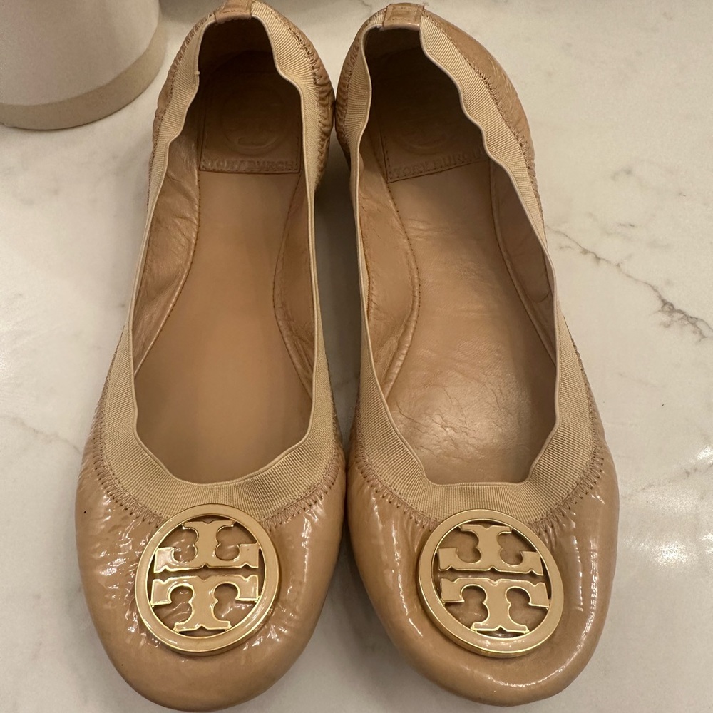 Tory Burch Caroline tan flat shoes size 6.5